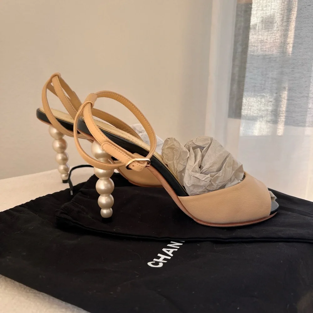 CHANEL Beige Heels with Pearl Accent - Picture 3 of 8